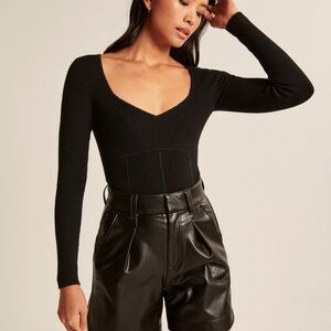 Abercrombie Black Ribbed Knit Sweetheart-Neck Long Sleeve Bodysuit - Size Small